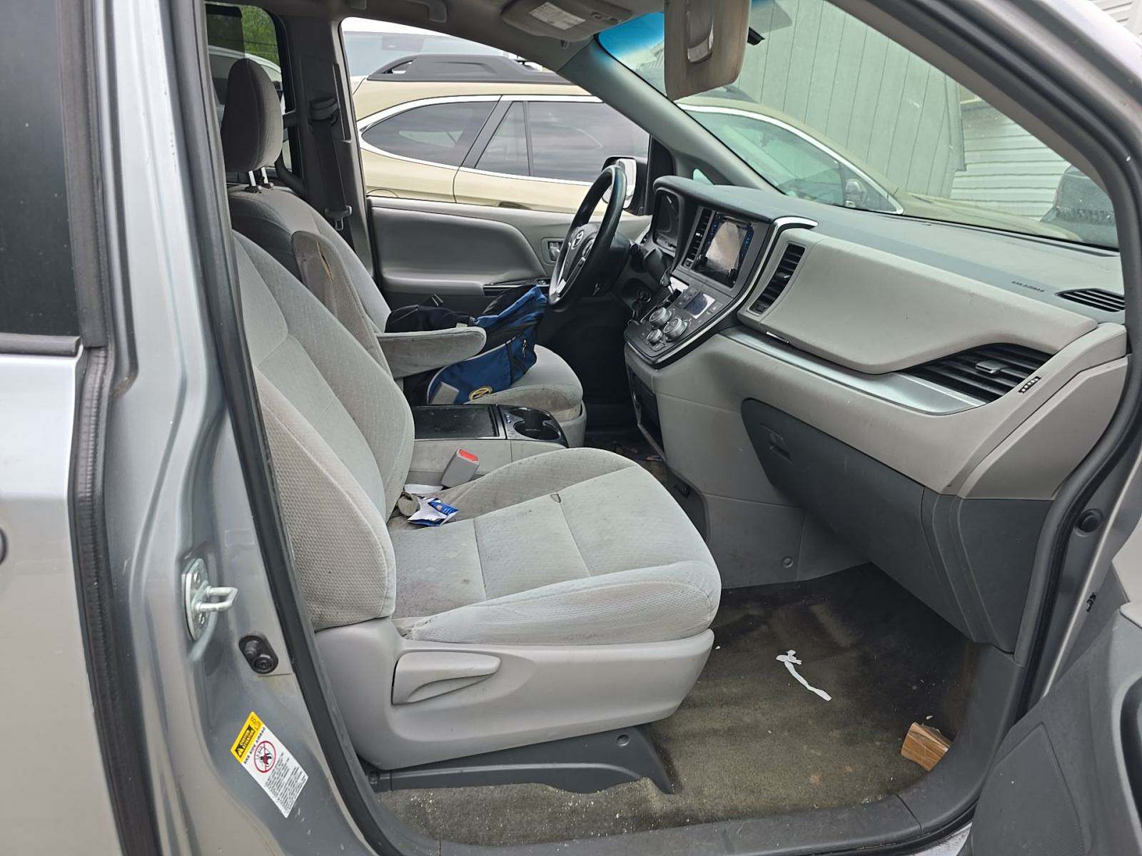 2017 Toyota Sienna LE FWD