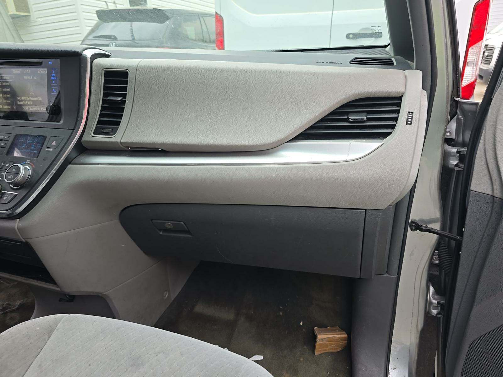 2017 Toyota Sienna LE FWD