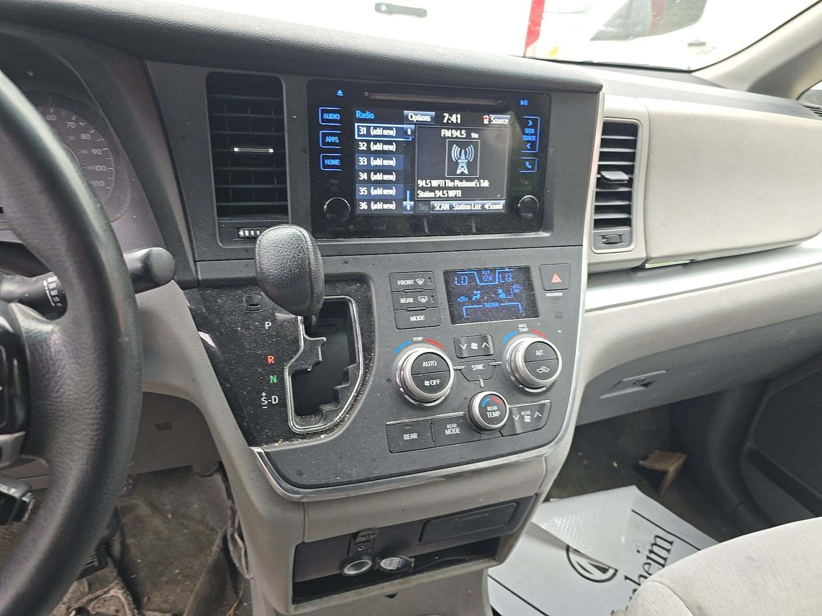 2017 Toyota Sienna LE FWD