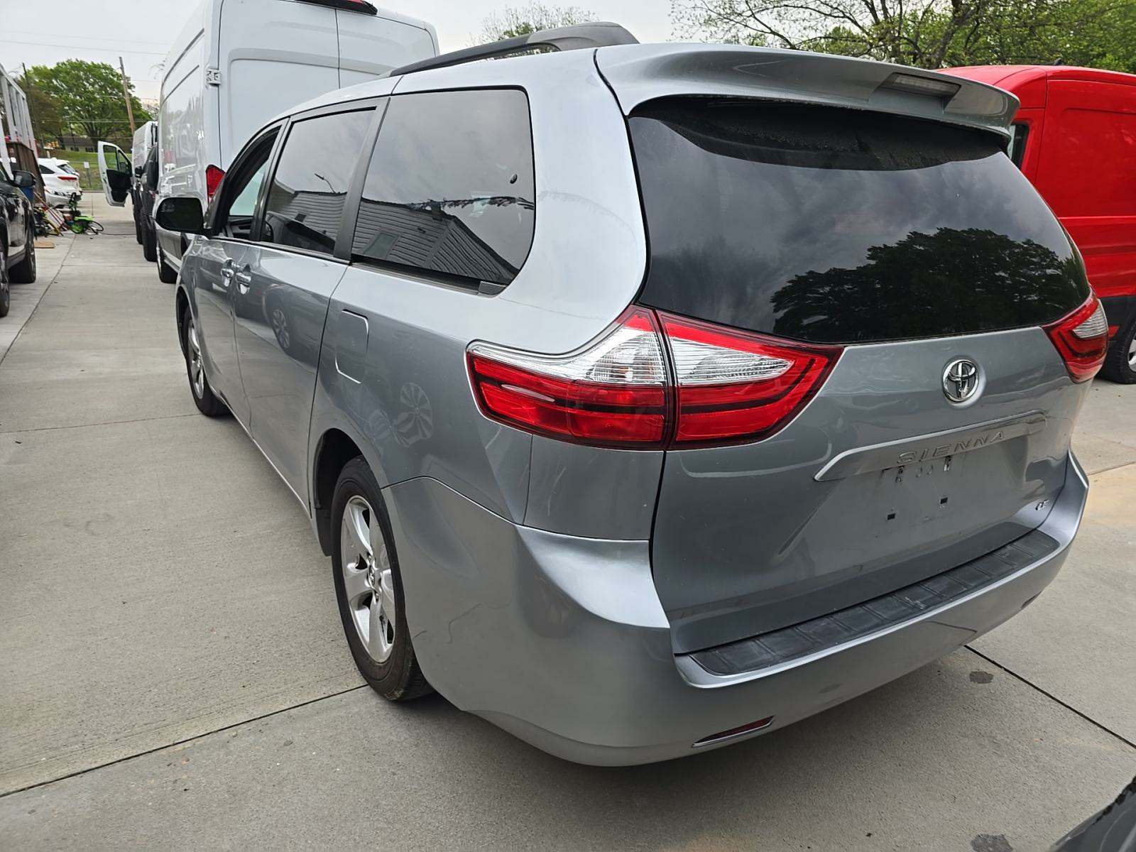 2017 Toyota Sienna LE FWD