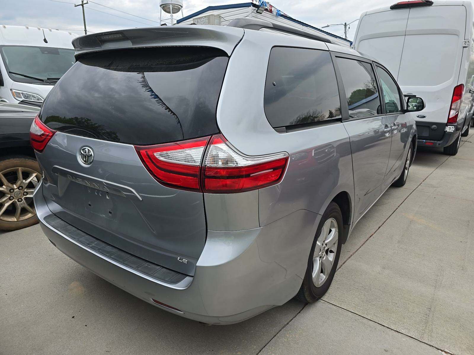 2017 Toyota Sienna LE FWD