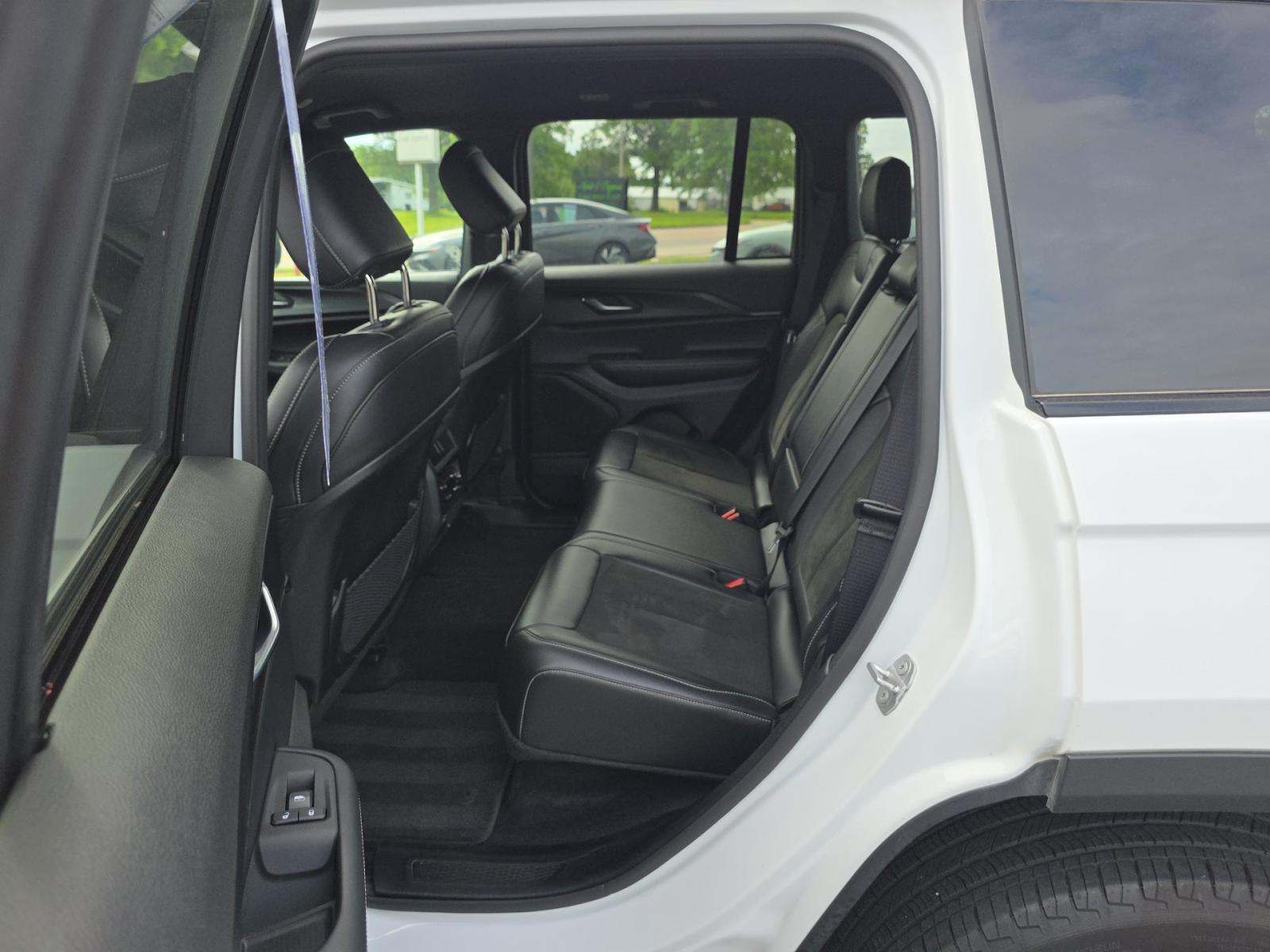 2025 Jeep Grand Cherokee Altitude AWD