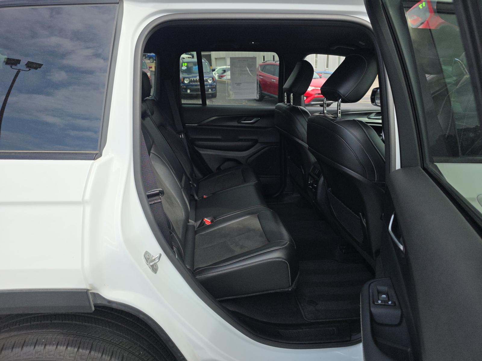 2025 Jeep Grand Cherokee Altitude AWD