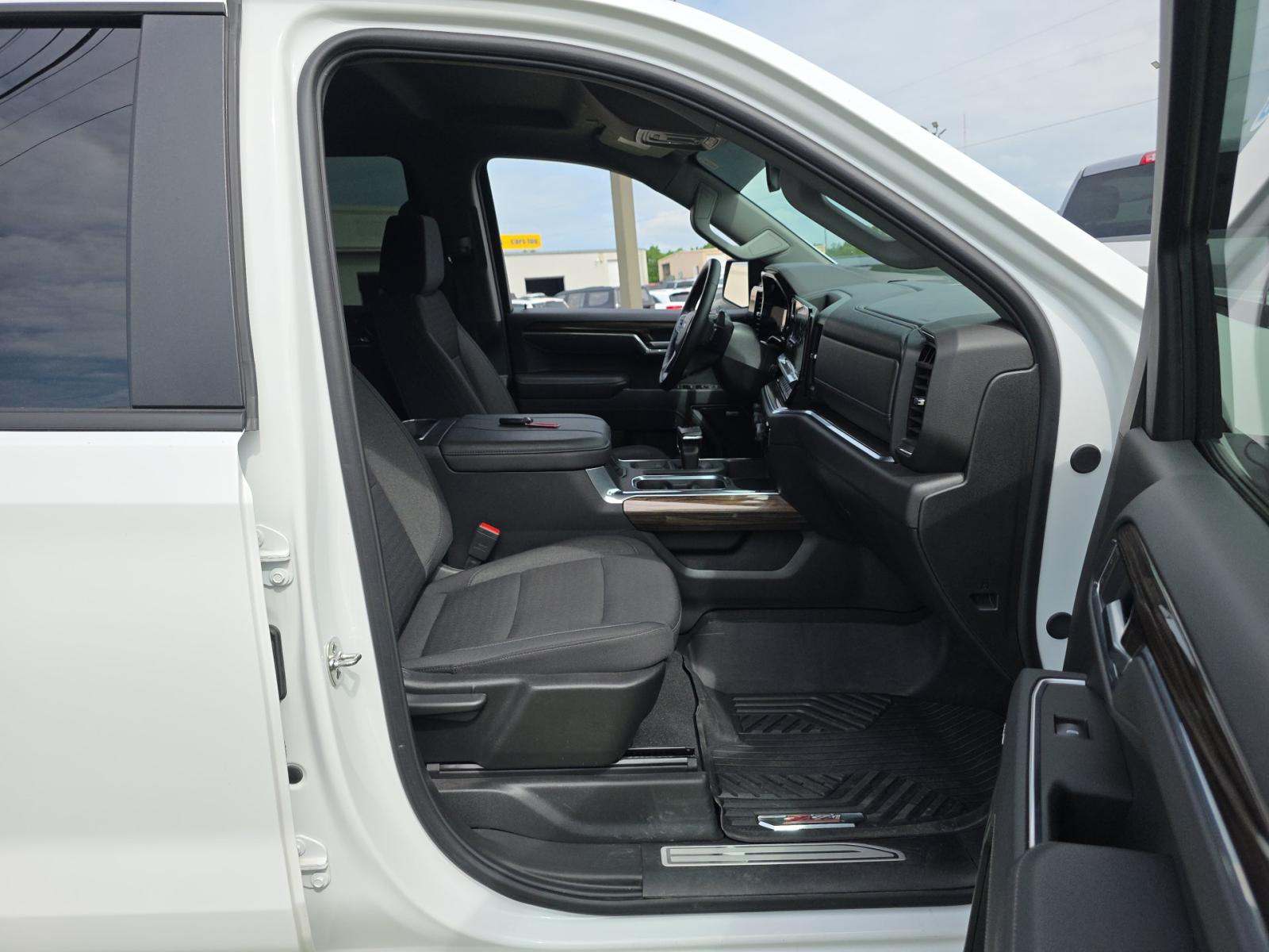 2025 Chevrolet Silverado 1500 RST AWD
