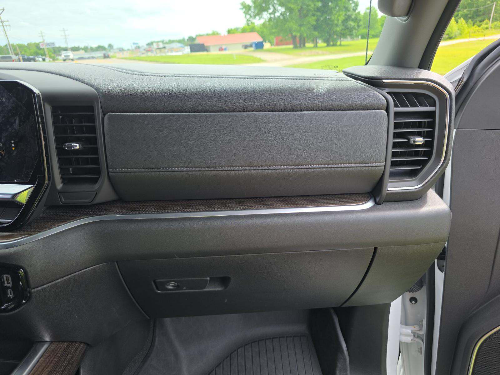2025 Chevrolet Silverado 1500 RST AWD