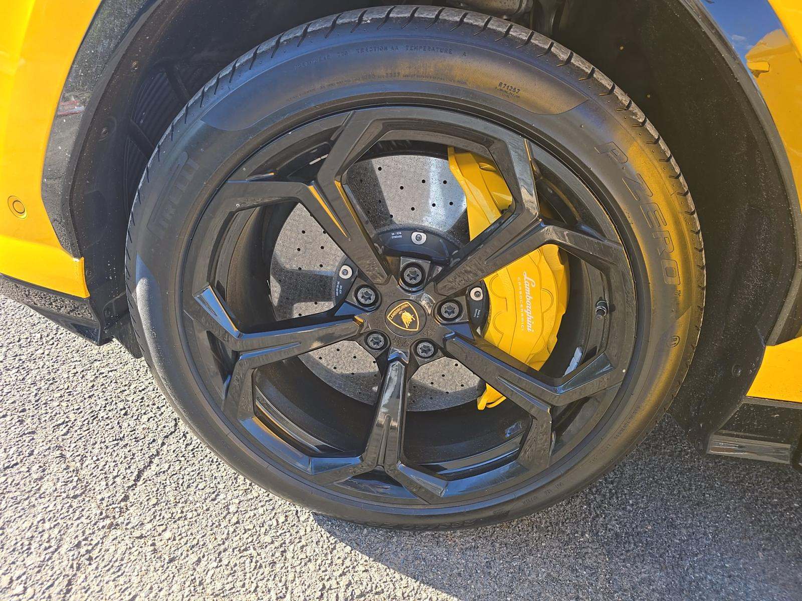 2019 Lamborghini Urus Base AWD