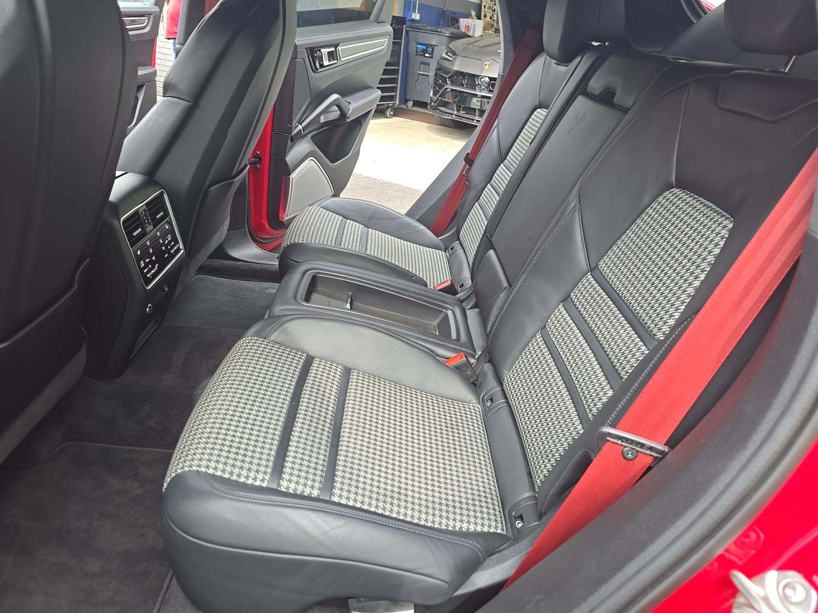 PORSCHE CAYENNE - 9