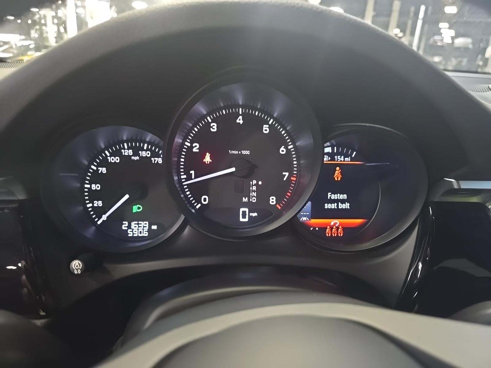 2022 Porsche Macan Base AWD