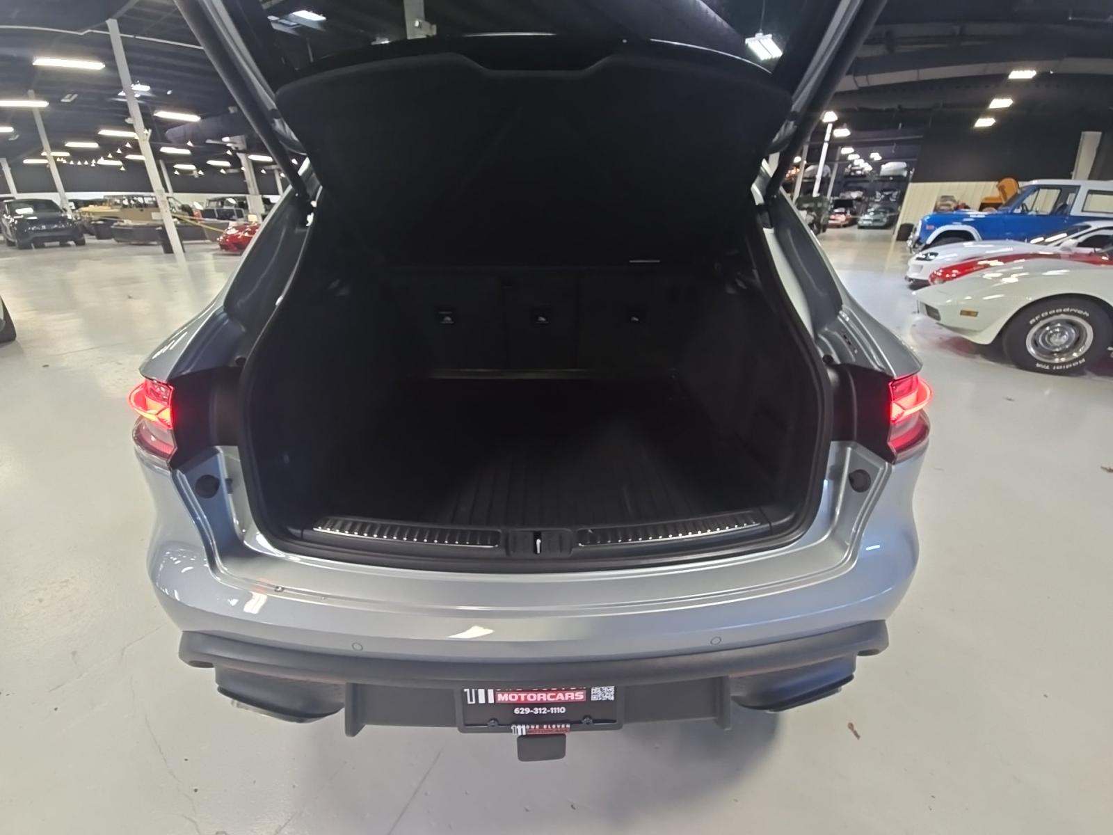 2022 Porsche Macan Base AWD