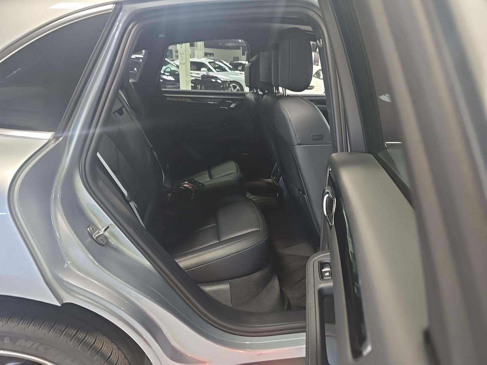 2022 Porsche Macan Base AWD