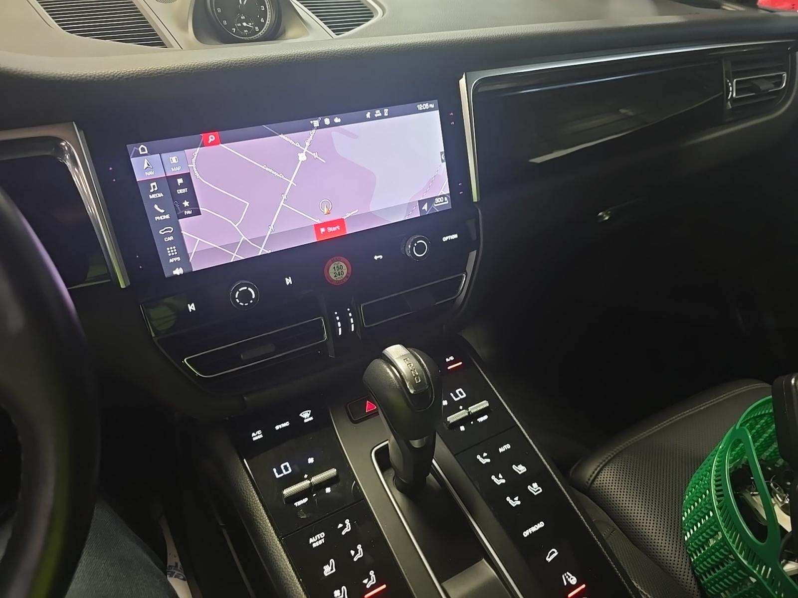 2022 Porsche Macan Base AWD