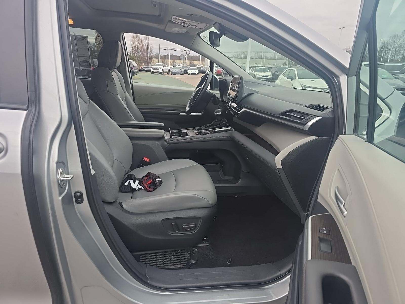 2024 Toyota Sienna XLE FWD