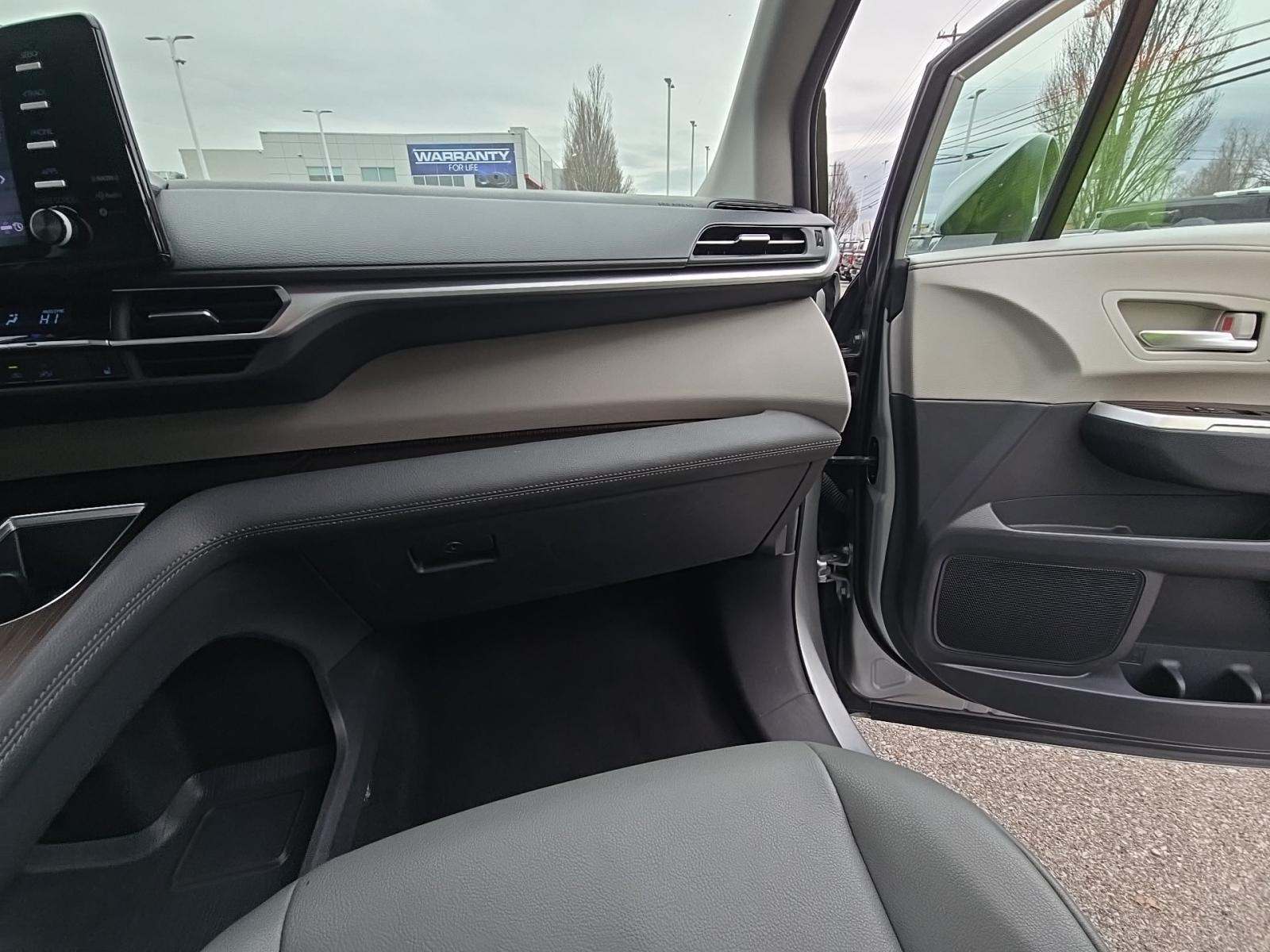 2024 Toyota Sienna XLE FWD