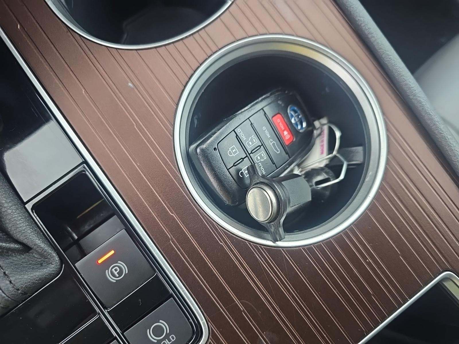 2024 Toyota Sienna XLE FWD