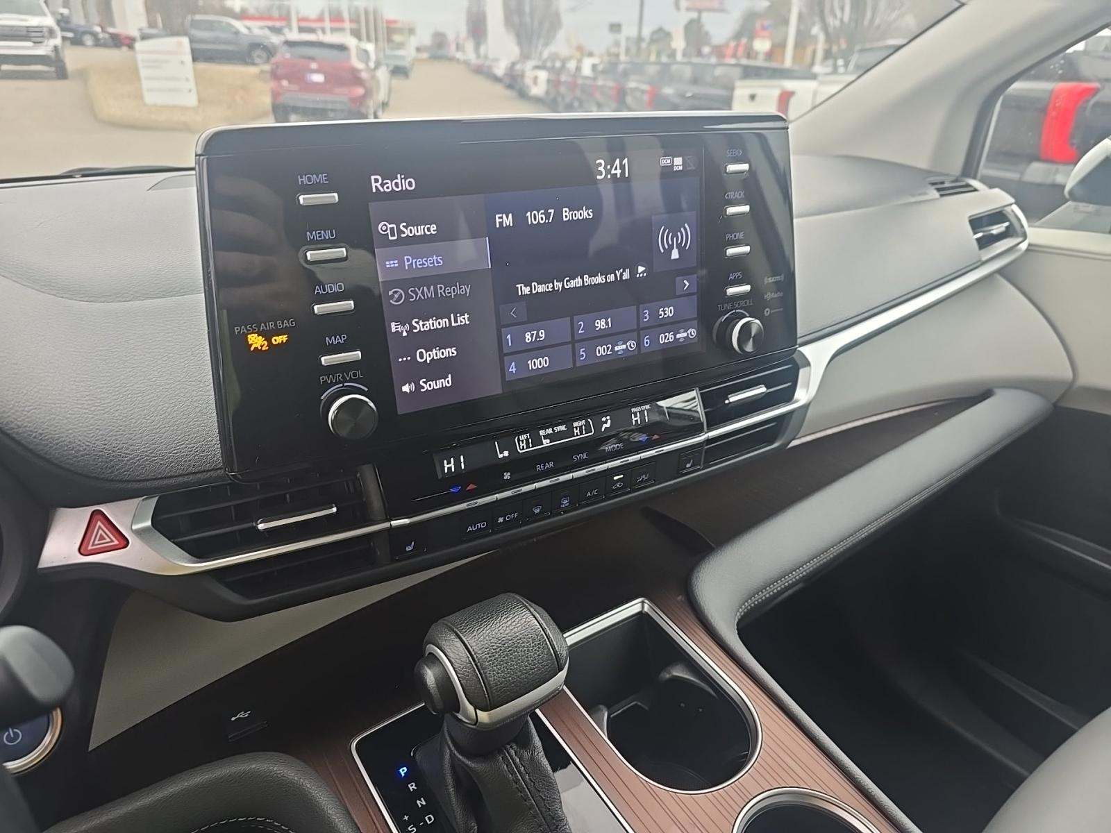 2024 Toyota Sienna XLE FWD