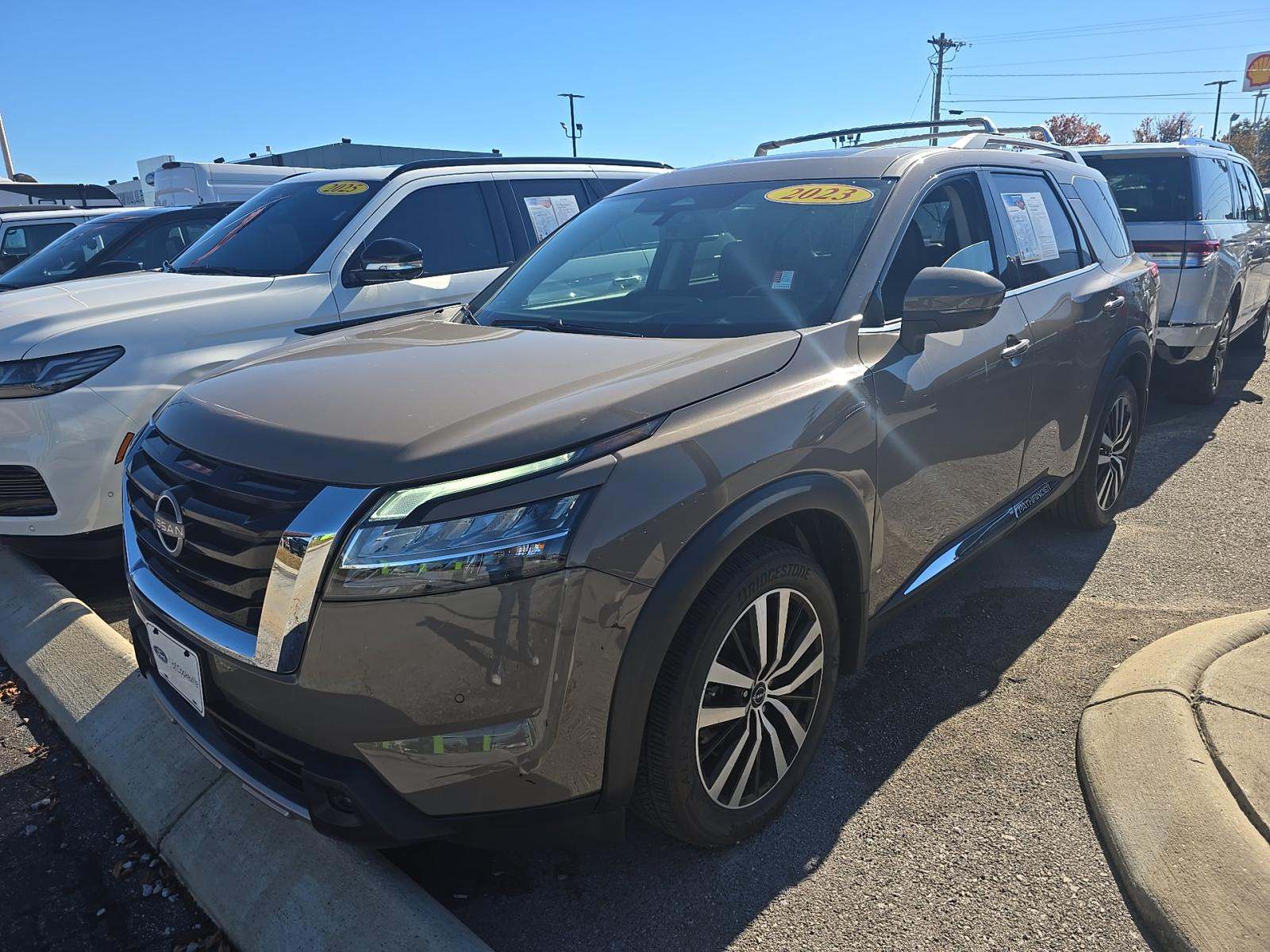 2023 Nissan Pathfinder Platinum AWD