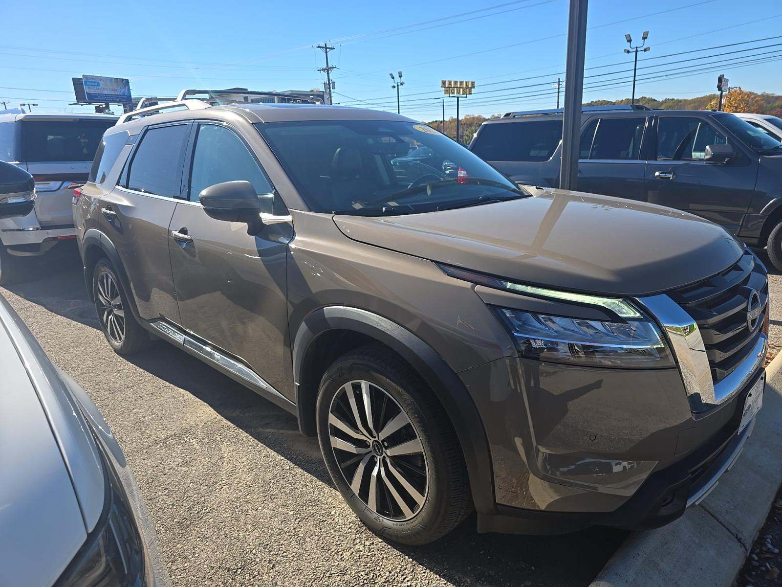 2023 Nissan Pathfinder Platinum AWD