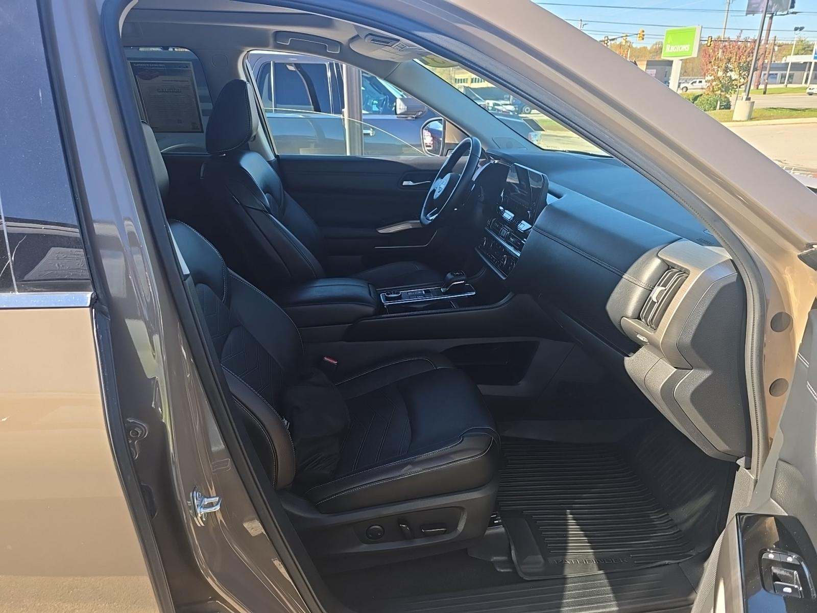 2023 Nissan Pathfinder Platinum AWD