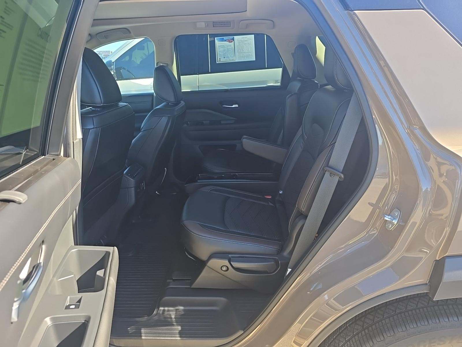 2023 Nissan Pathfinder Platinum AWD