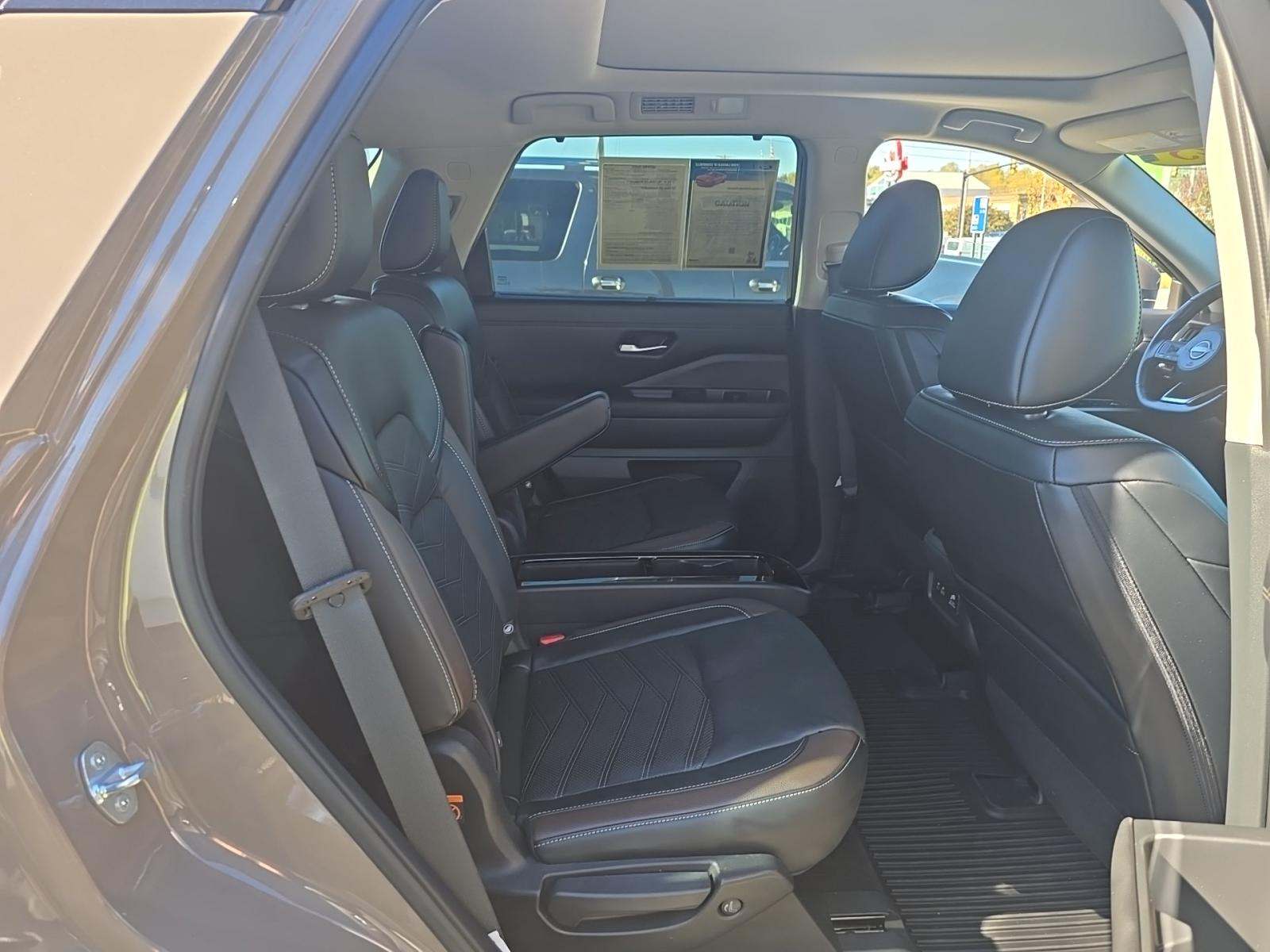 2023 Nissan Pathfinder Platinum AWD