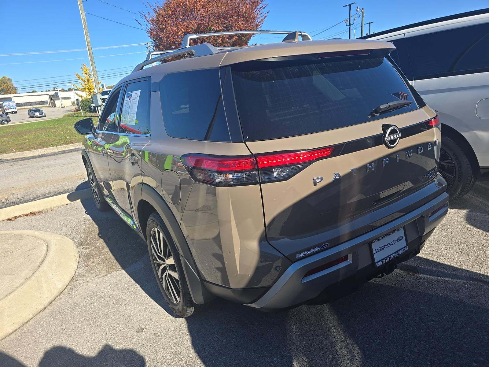 2023 Nissan Pathfinder Platinum AWD