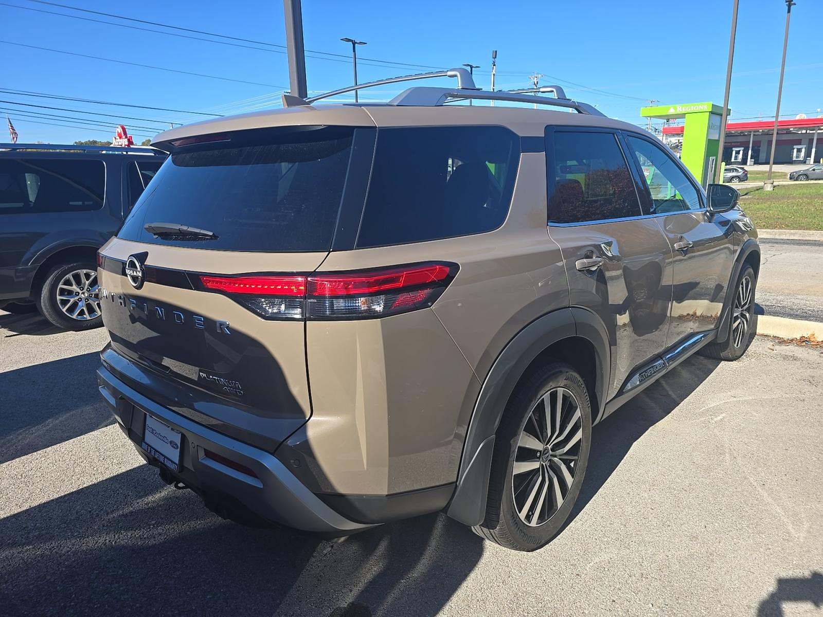 2023 Nissan Pathfinder Platinum AWD