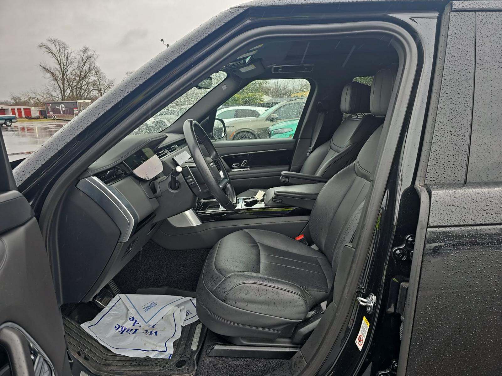 2023 Land Rover Range Rover SE LWB AWD