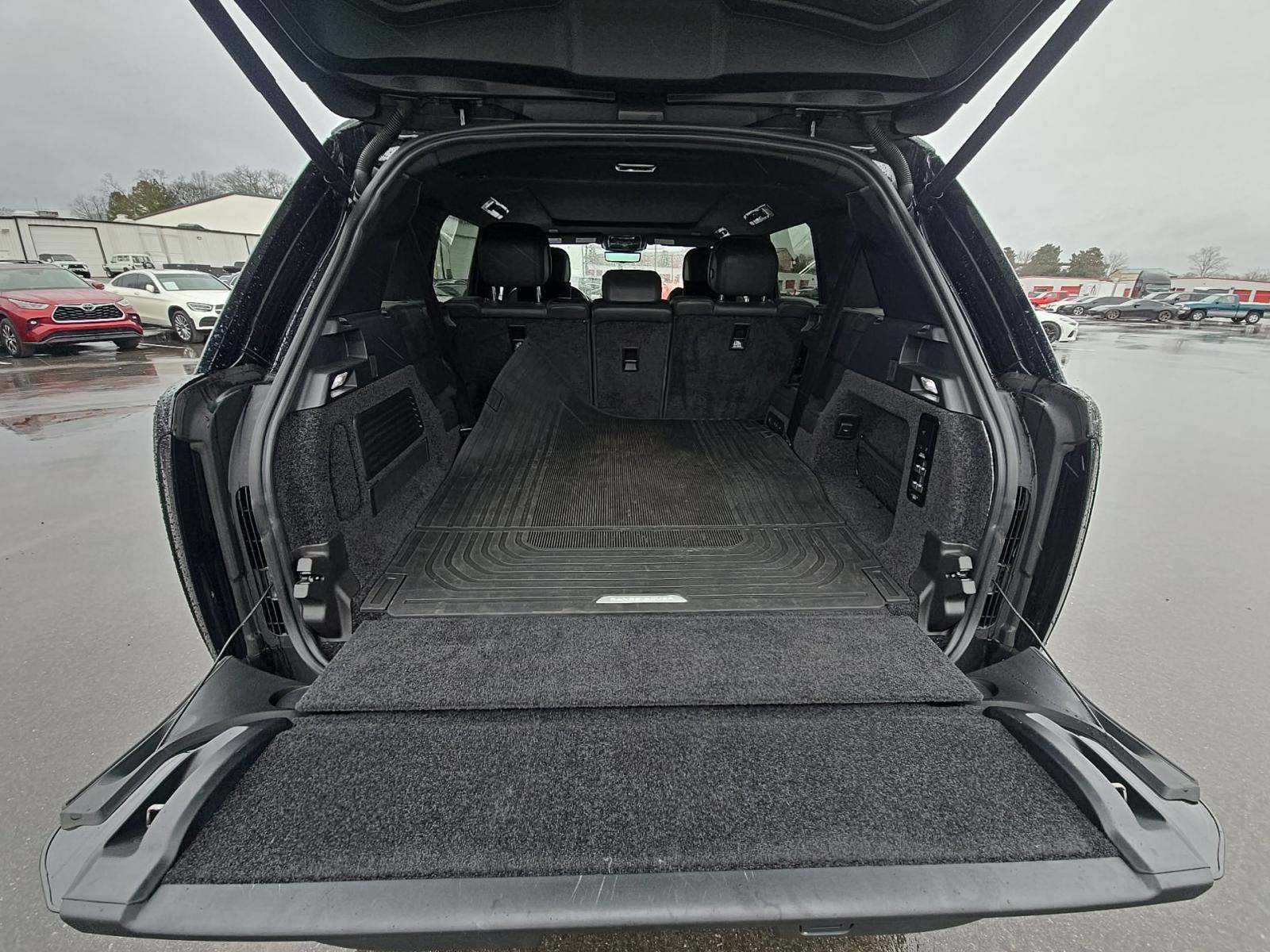 2023 Land Rover Range Rover SE LWB AWD