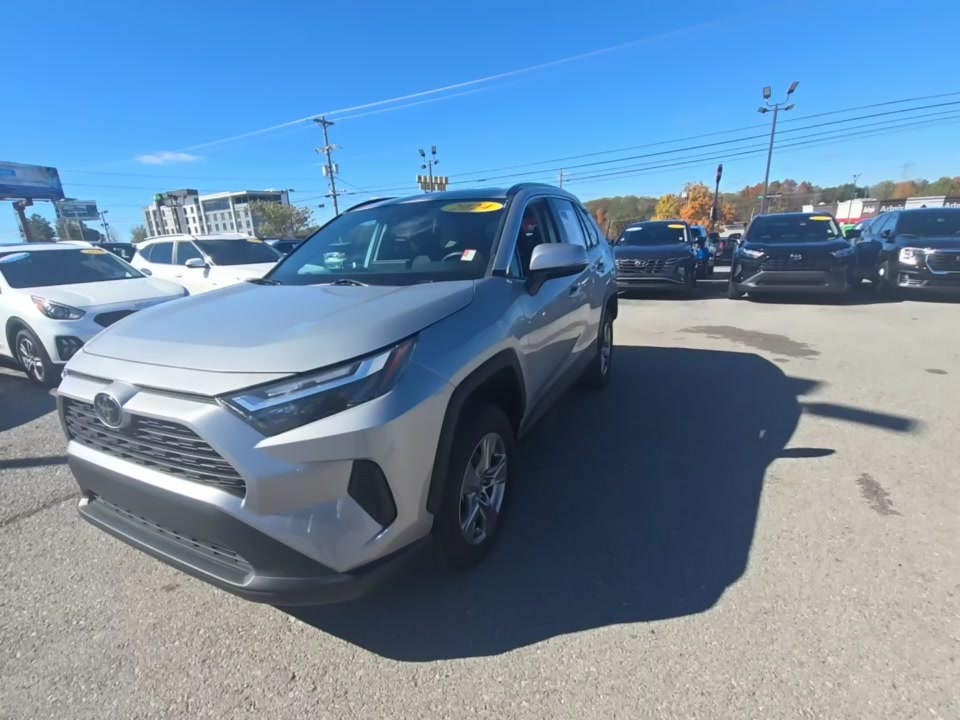 2024 Toyota RAV4 XLE FWD