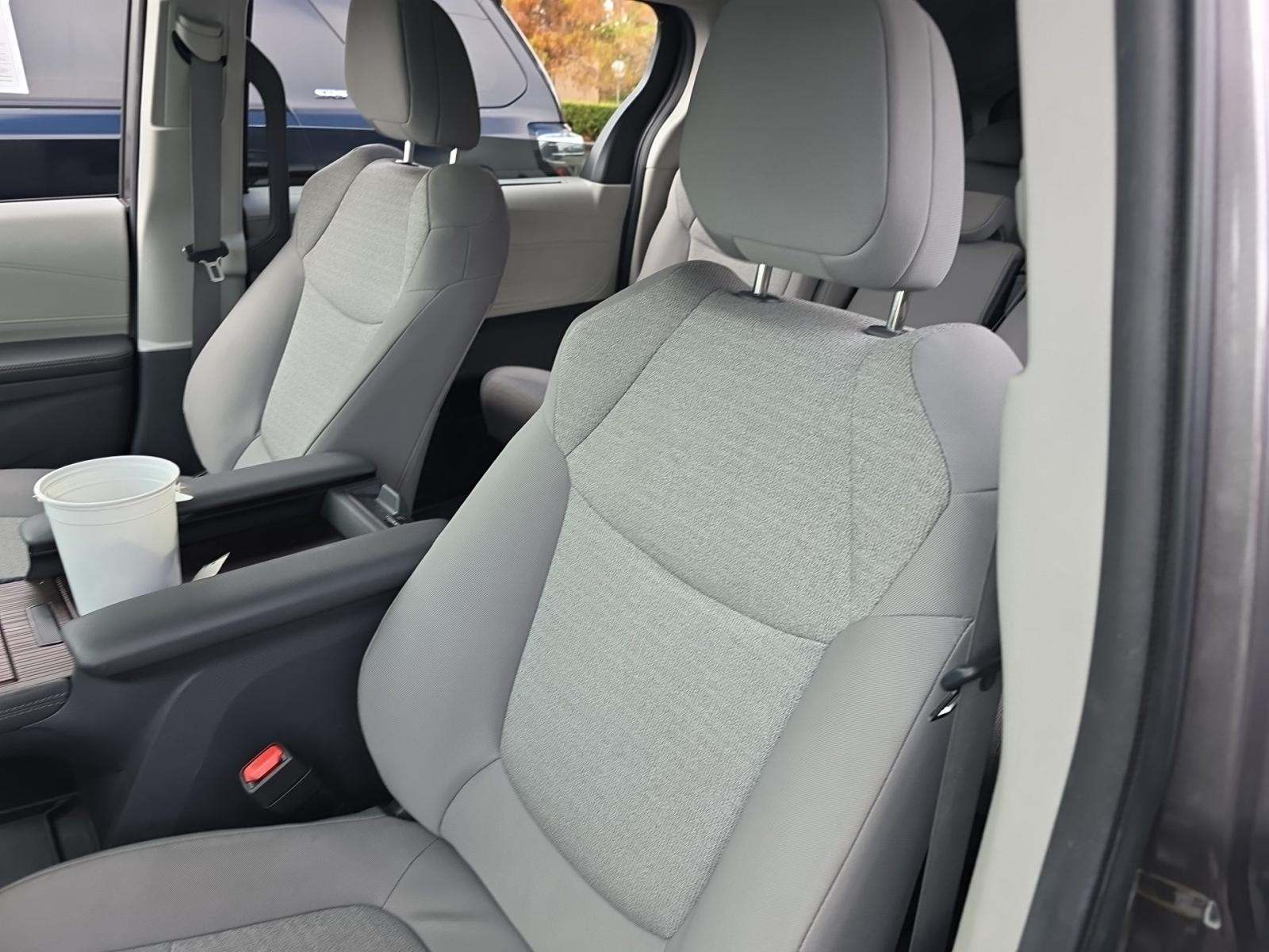 2024 Toyota Sienna LE FWD