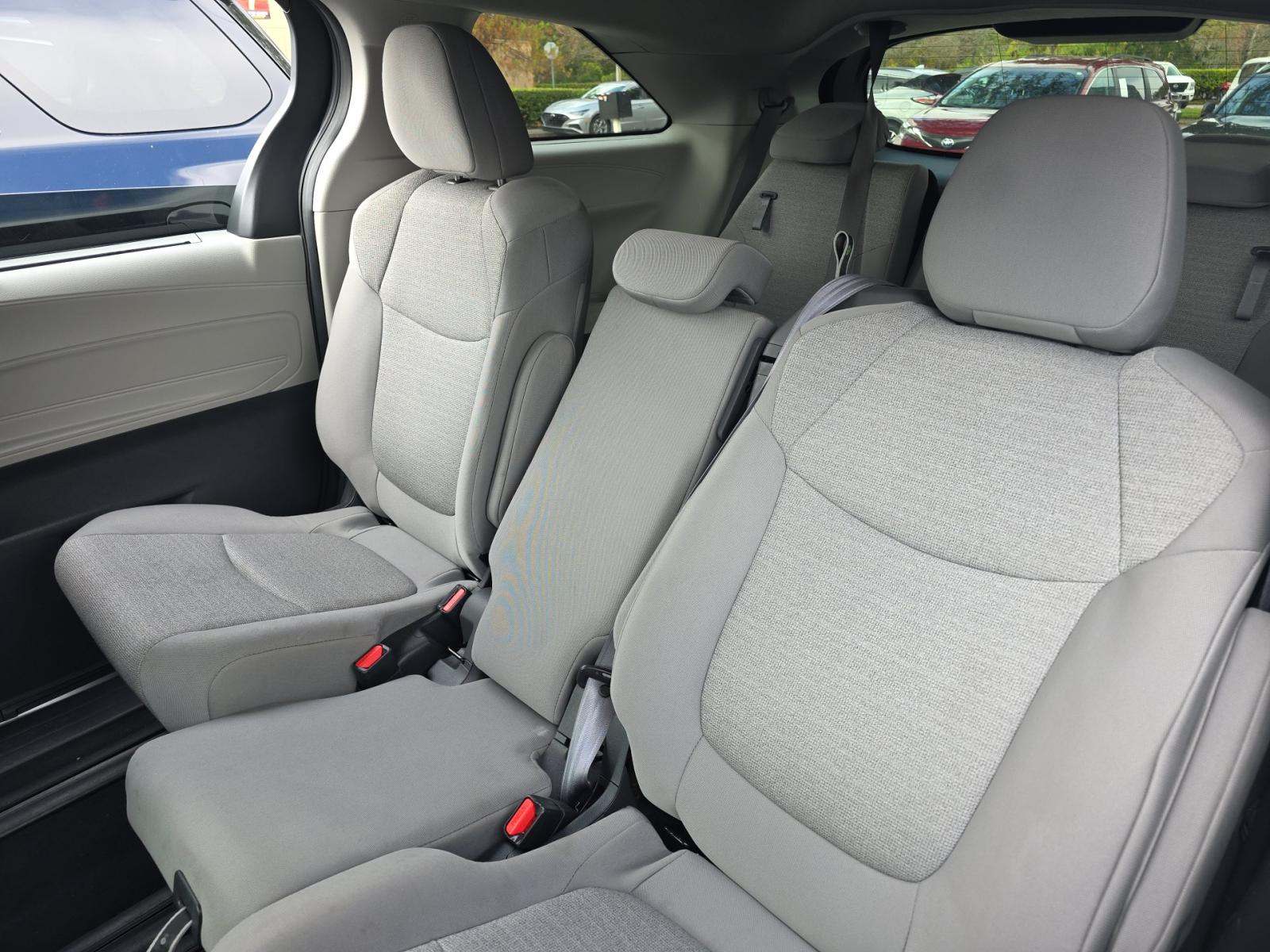 2024 Toyota Sienna LE FWD