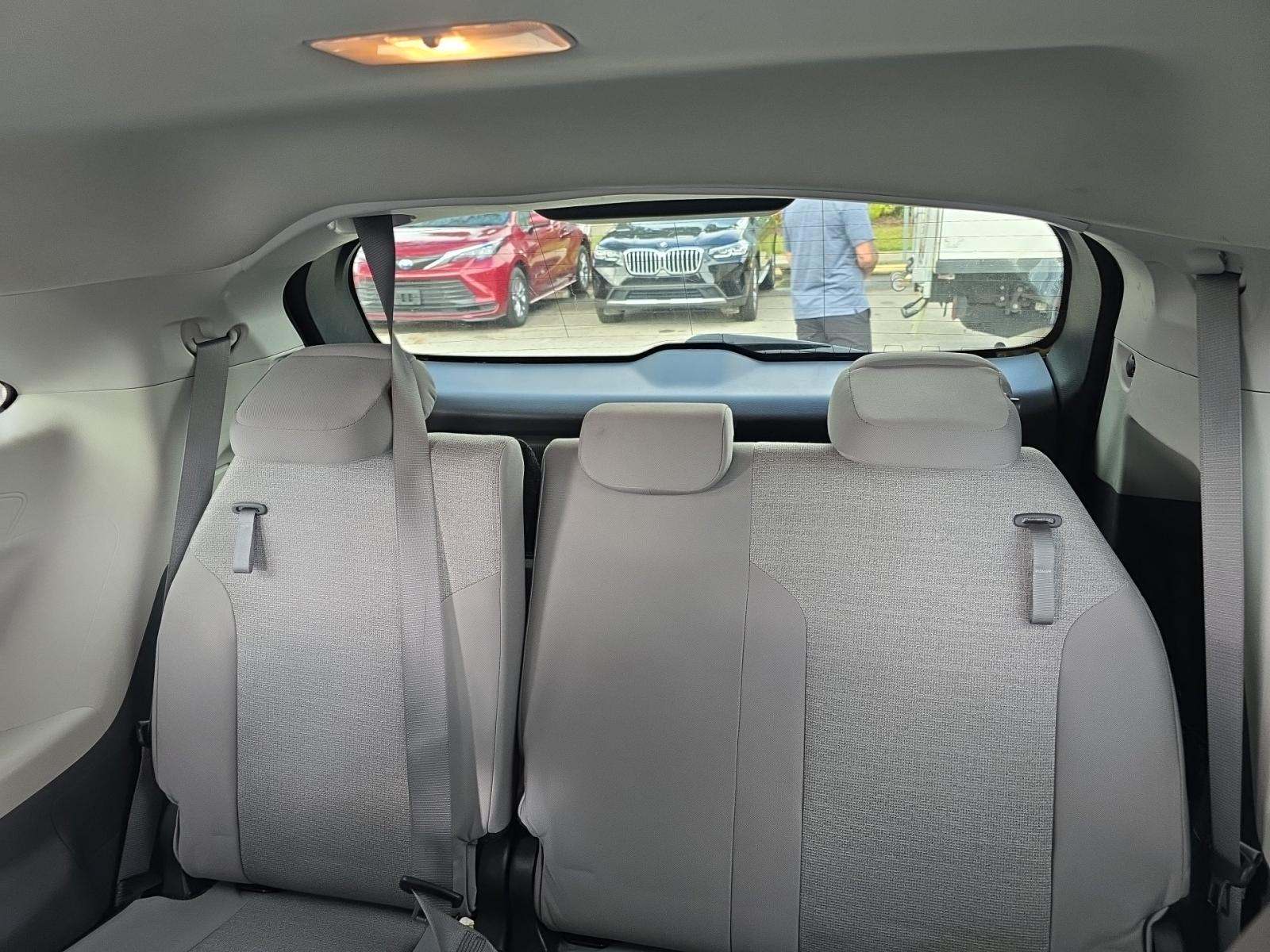 2024 Toyota Sienna LE FWD