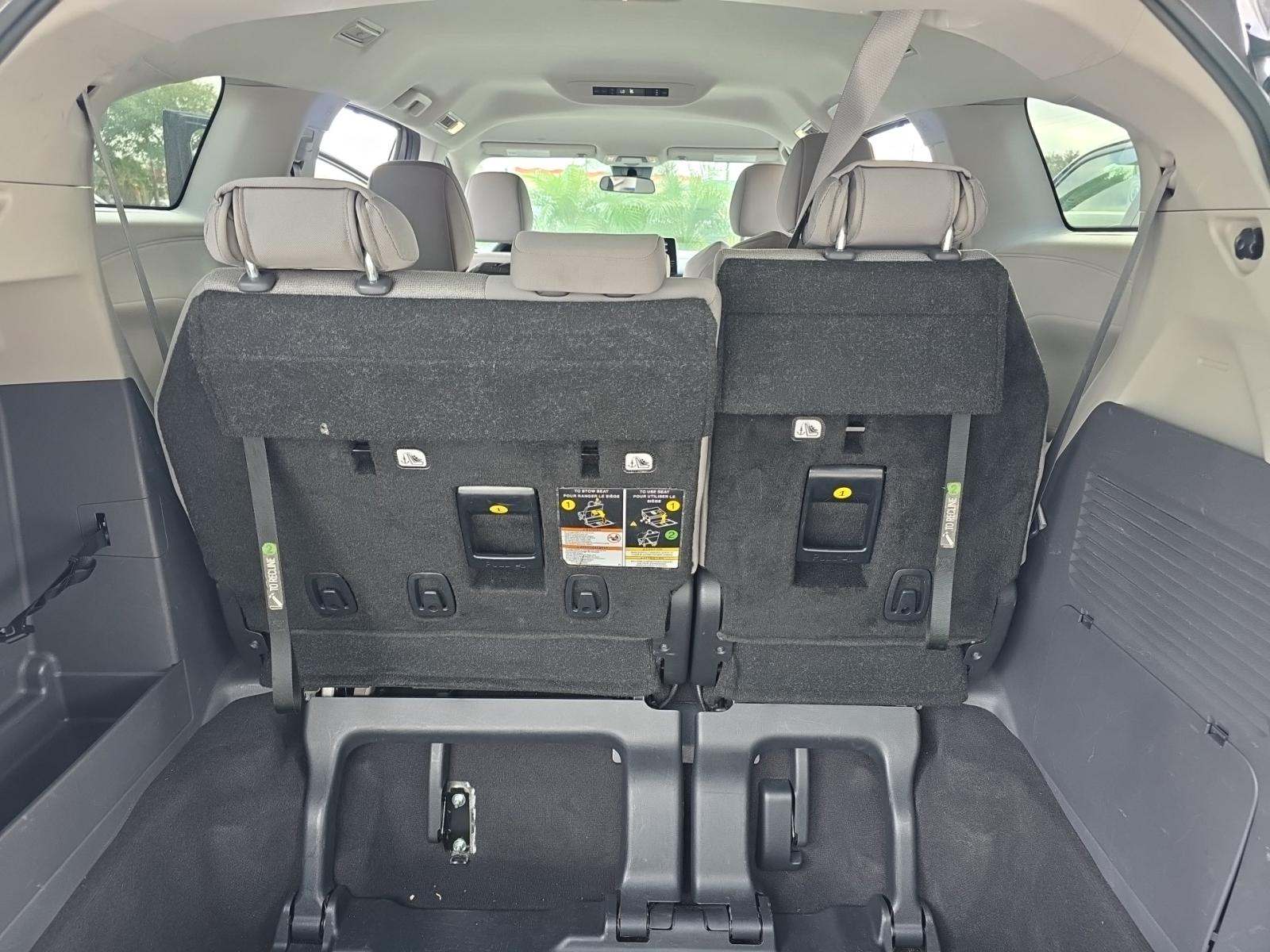 2024 Toyota Sienna LE FWD