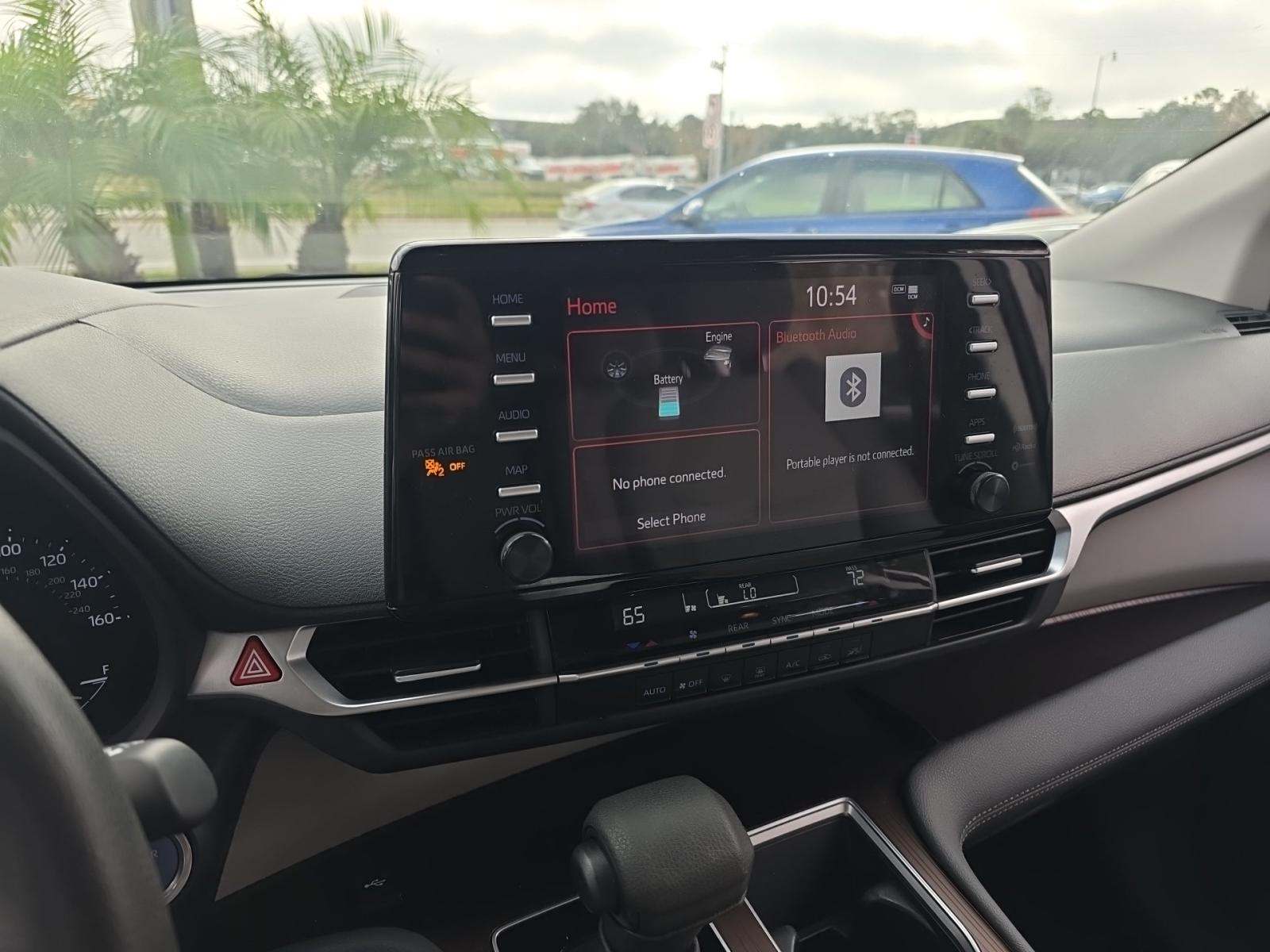 2024 Toyota Sienna LE FWD