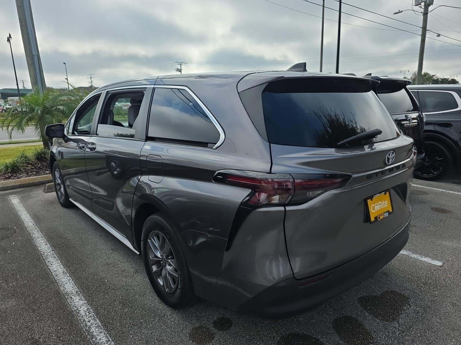 2024 Toyota Sienna LE FWD