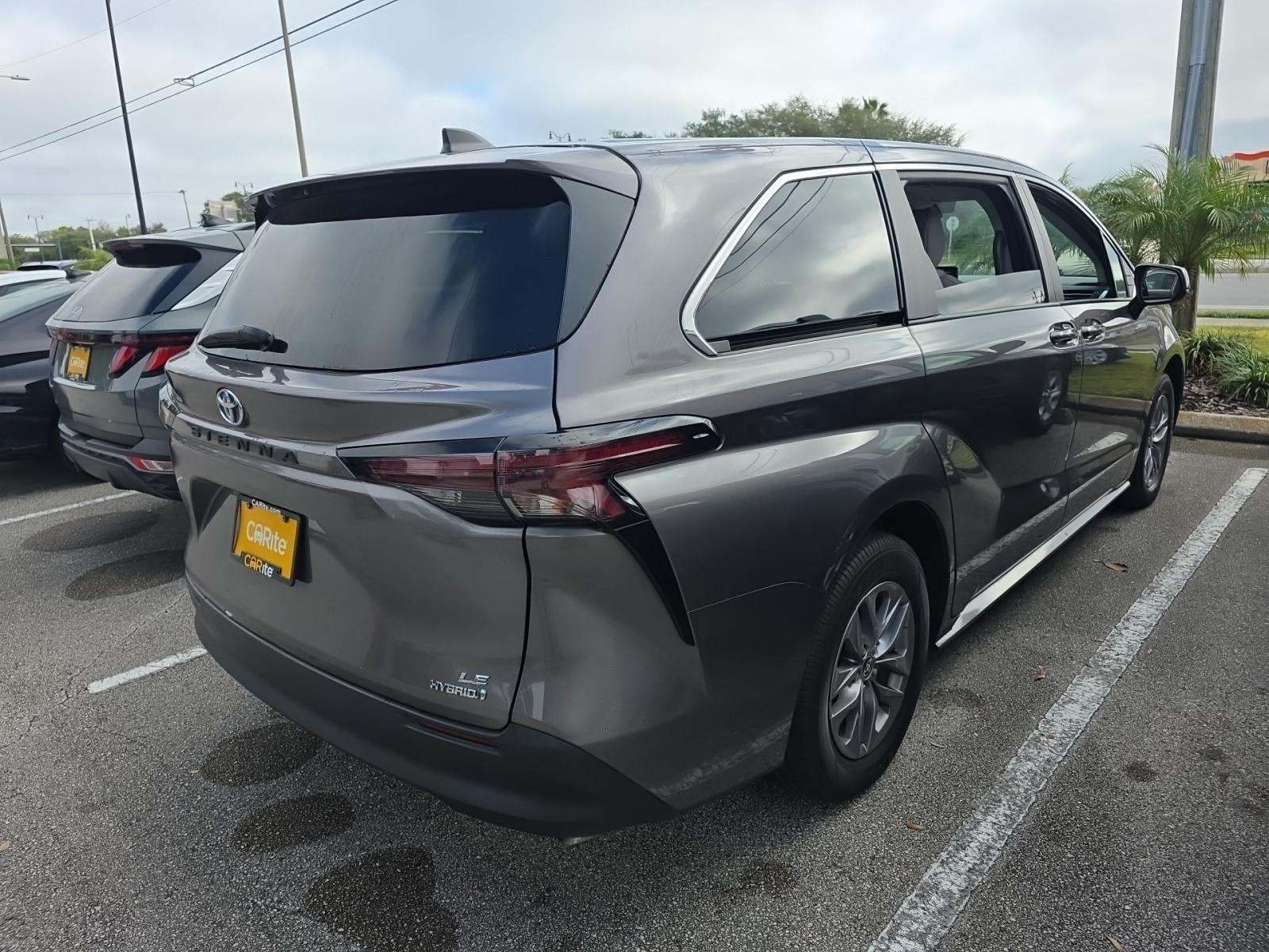 2024 Toyota Sienna LE FWD