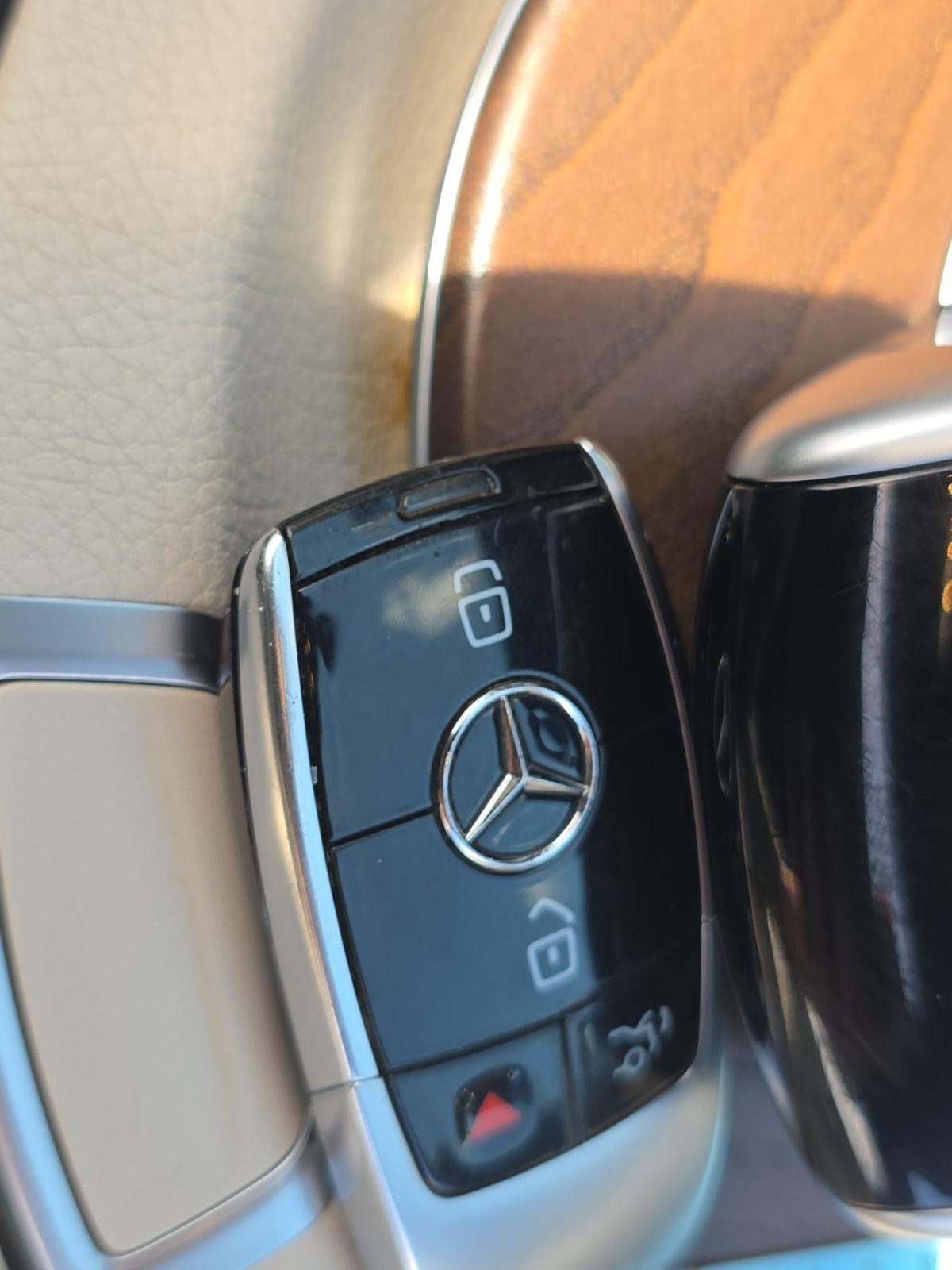 MERCEDES-BENZ E-CLASS - 8