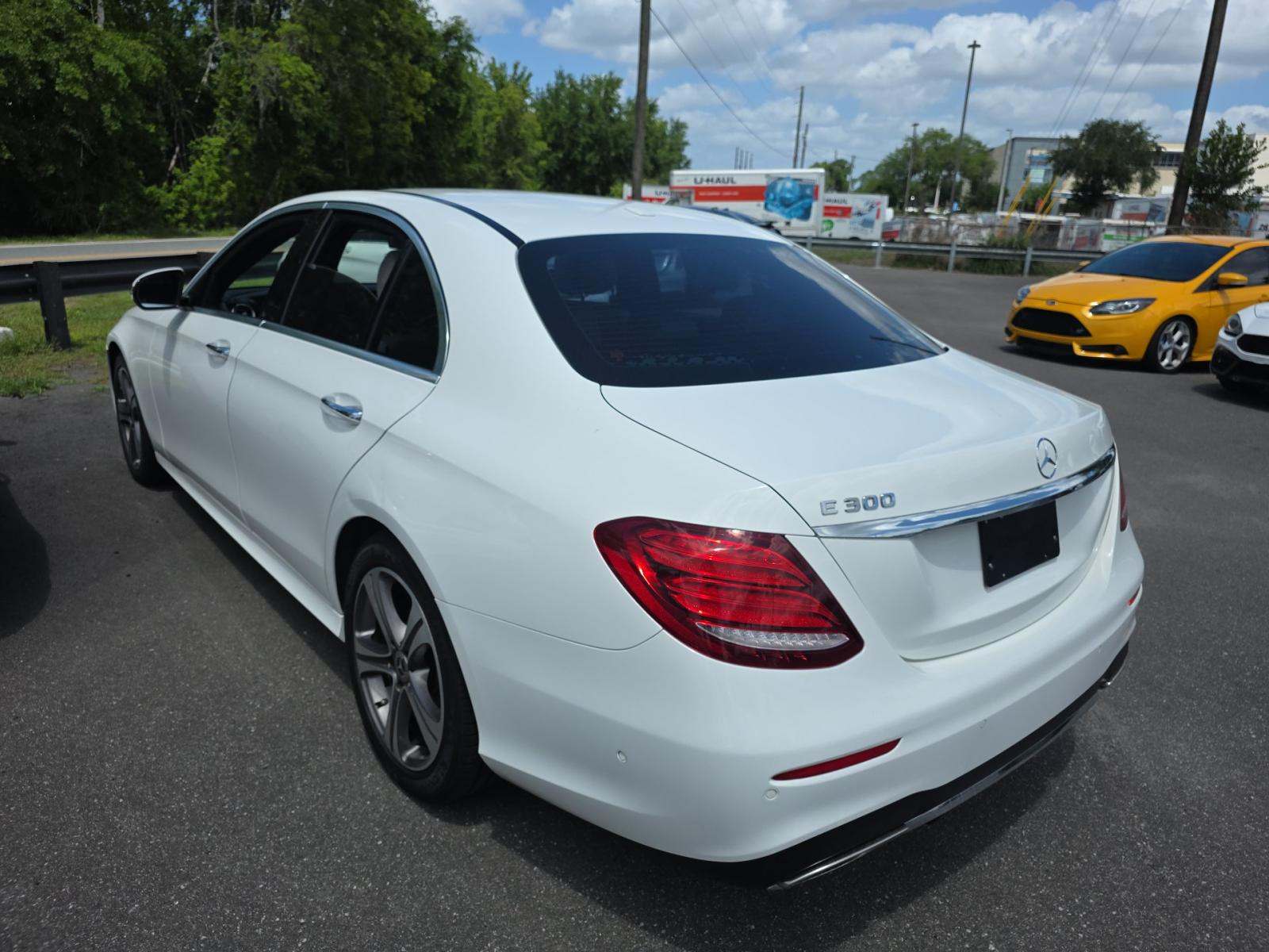 MERCEDES-BENZ E-CLASS - 2