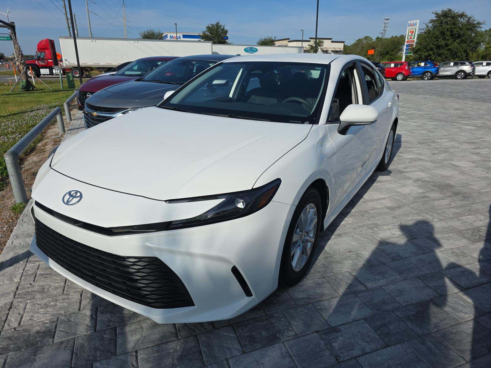 2025 Toyota Camry LE FWD