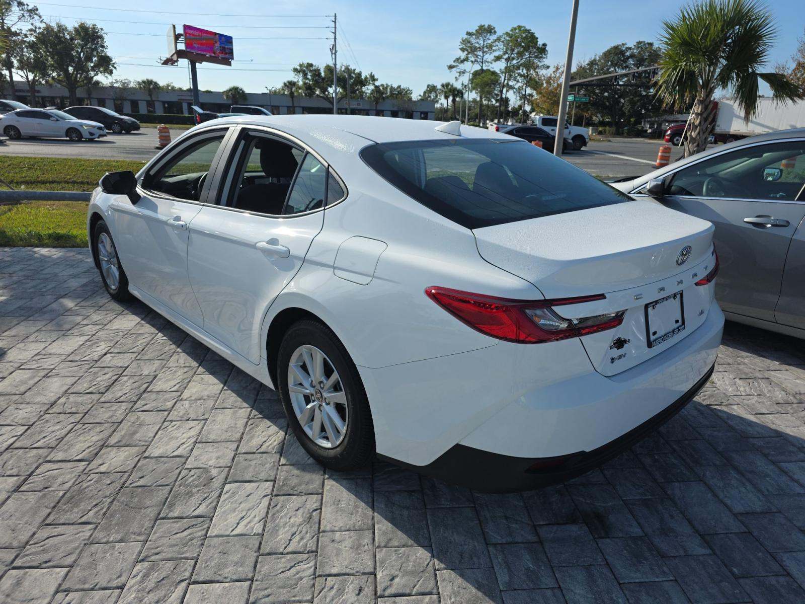 2025 Toyota Camry LE FWD