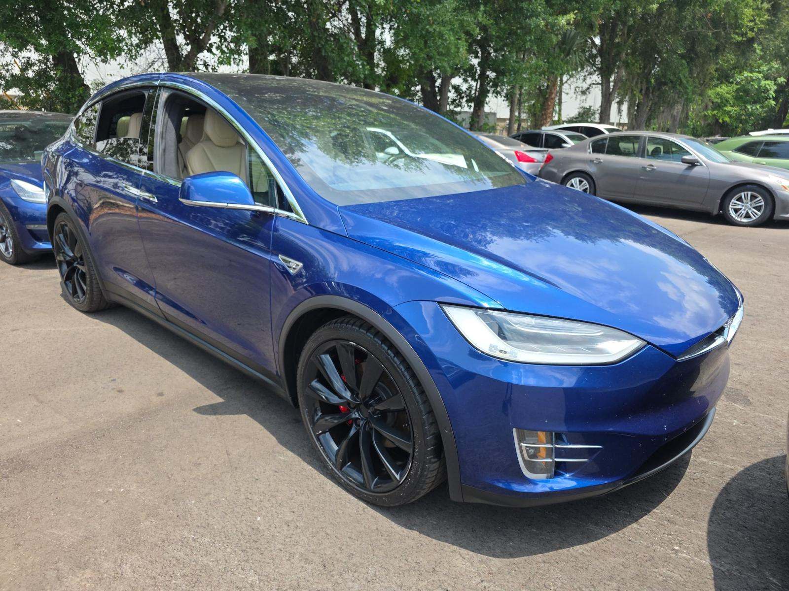 TESLA MODEL X - 4