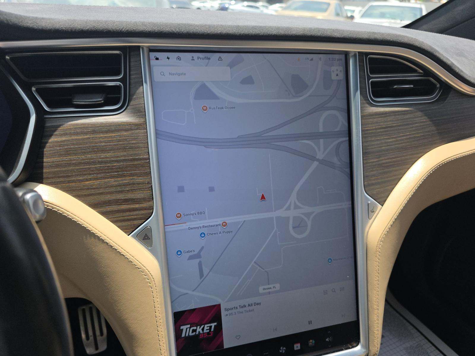 TESLA MODEL X - 10