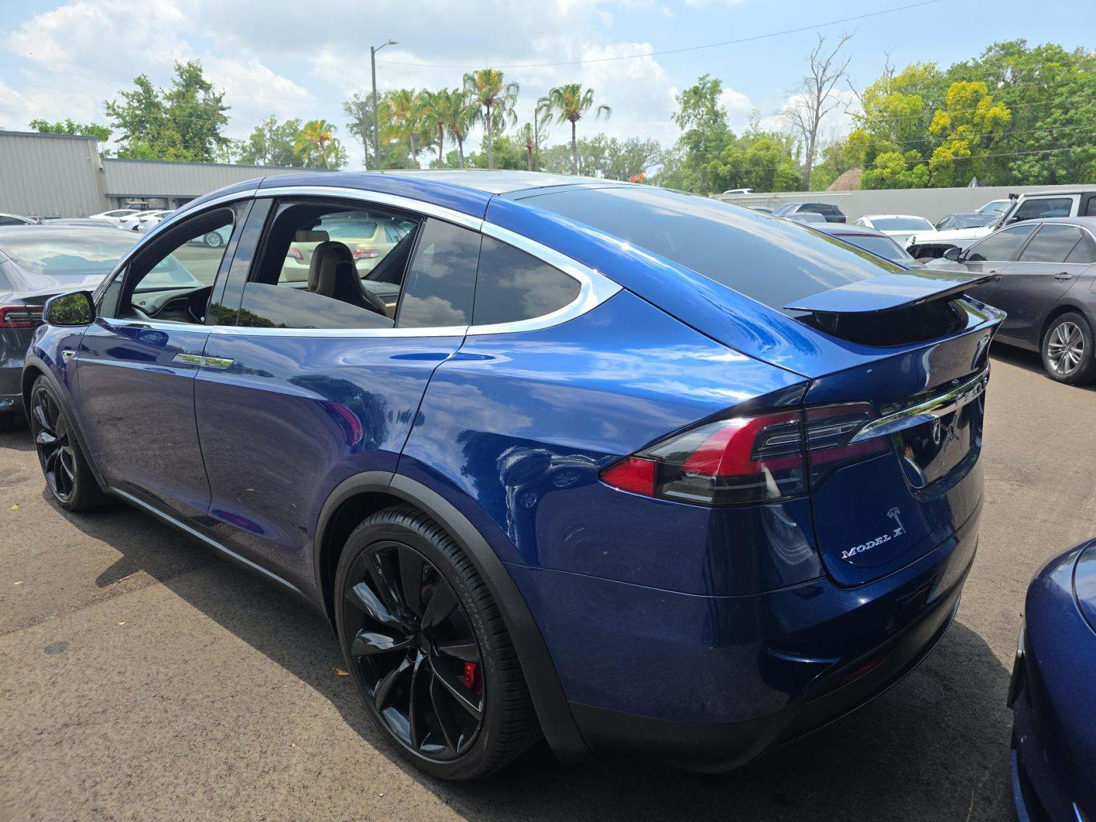TESLA MODEL X - 2