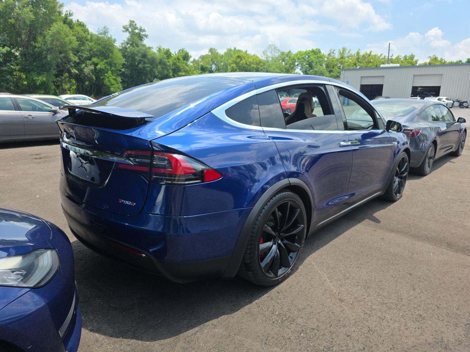 TESLA MODEL X - 3