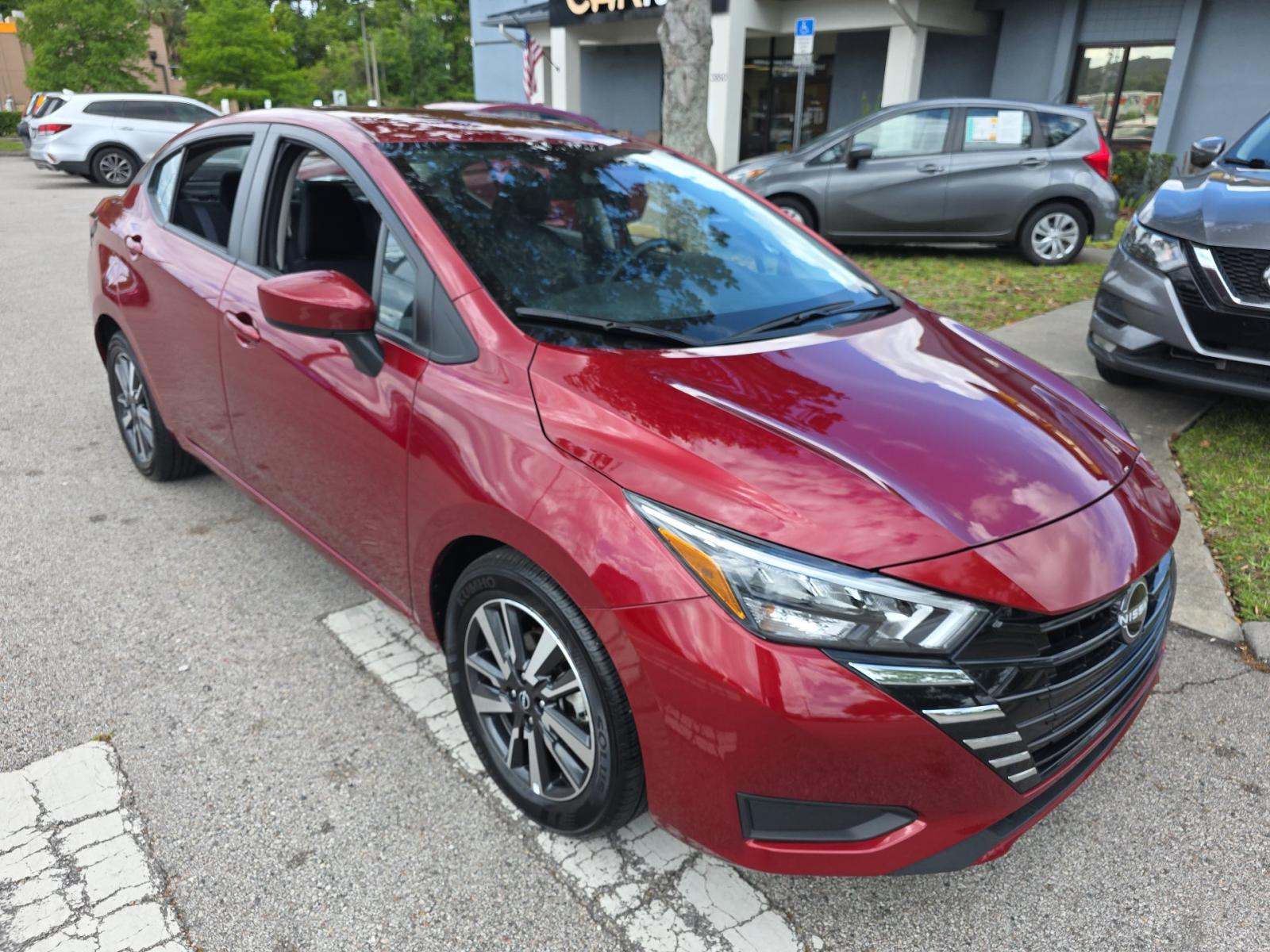 NISSAN VERSA - 4