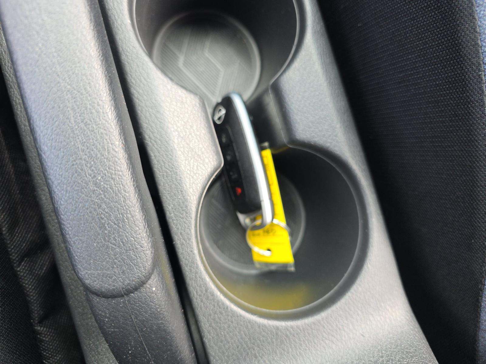 NISSAN VERSA - 8