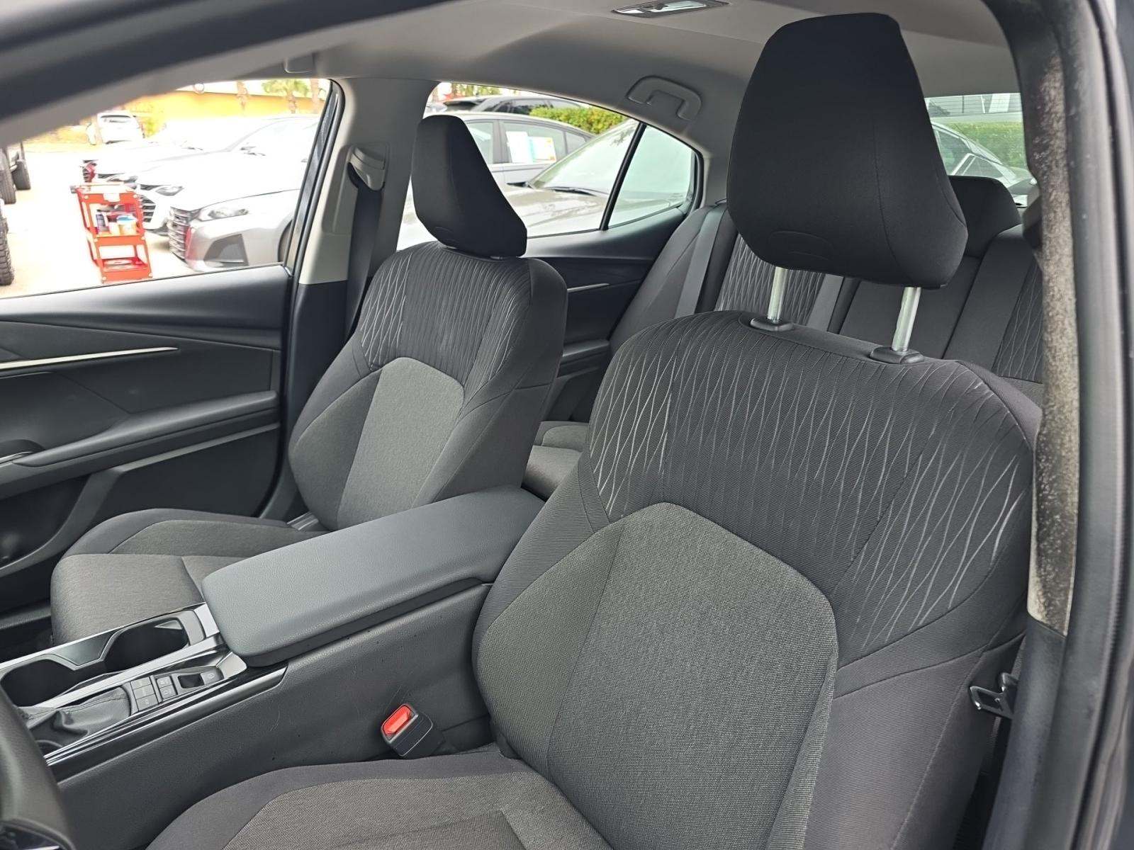 2025 Toyota Camry LE FWD