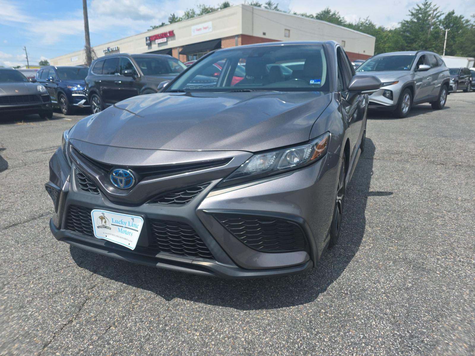2022 Toyota Camry Hybrid SE FWD