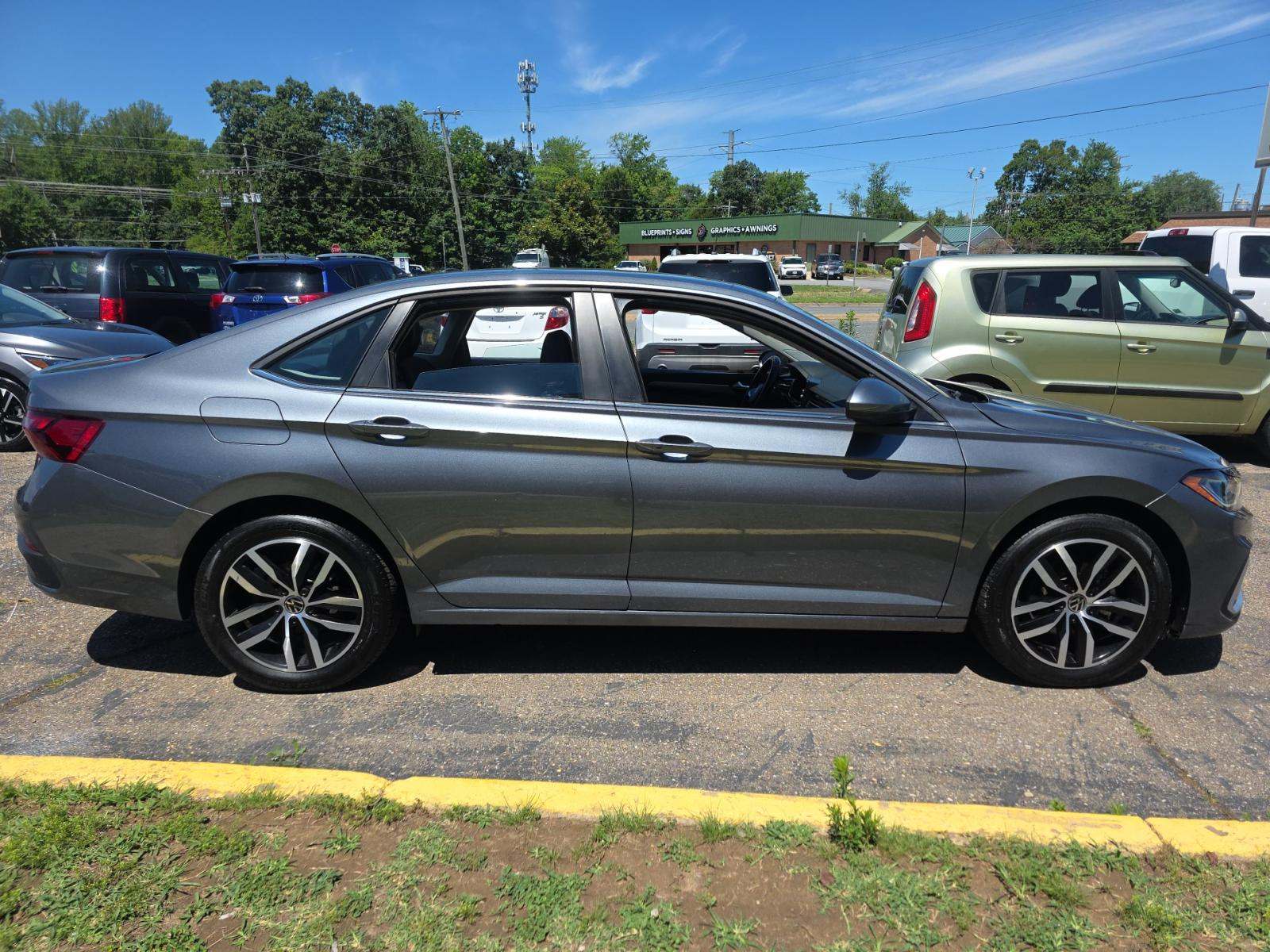 2025 Volkswagen Jetta 1.5T SE FWD