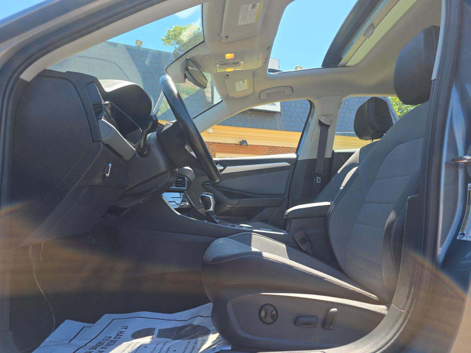 2025 Volkswagen Jetta 1.5T SE FWD